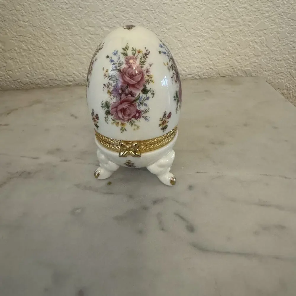 FORMALITIES BY‎ BAUM BROTHERS EGG FLORAL AND WHITE TRINKET BOX